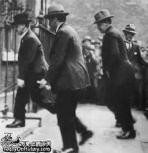 英国哈哈撤出，爱尔兰26个郡成立“自由邦”