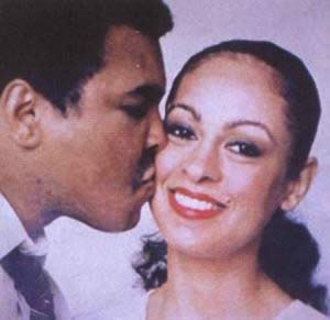 拳王阿里宣布退役