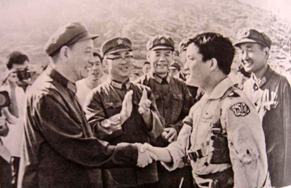 黄植诚驾机庆祝回归祖国大陆