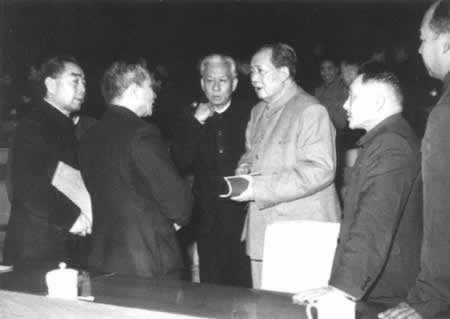 庆祝召开“七千人大会”,纠正“大跃进”的错误